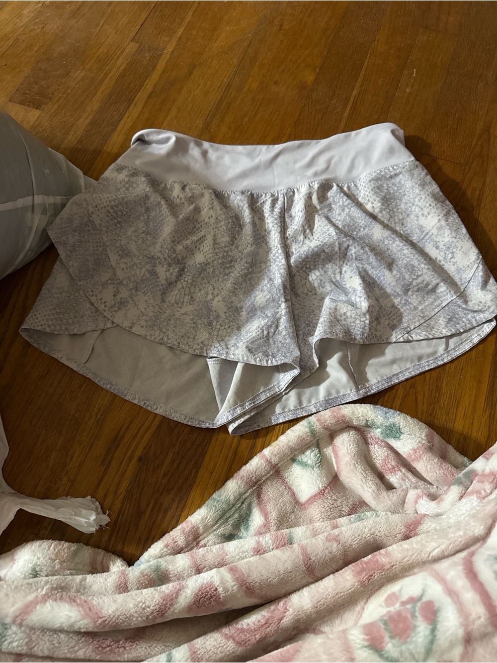 Avia Light Gray Athletic Skort with Subtle Pattern